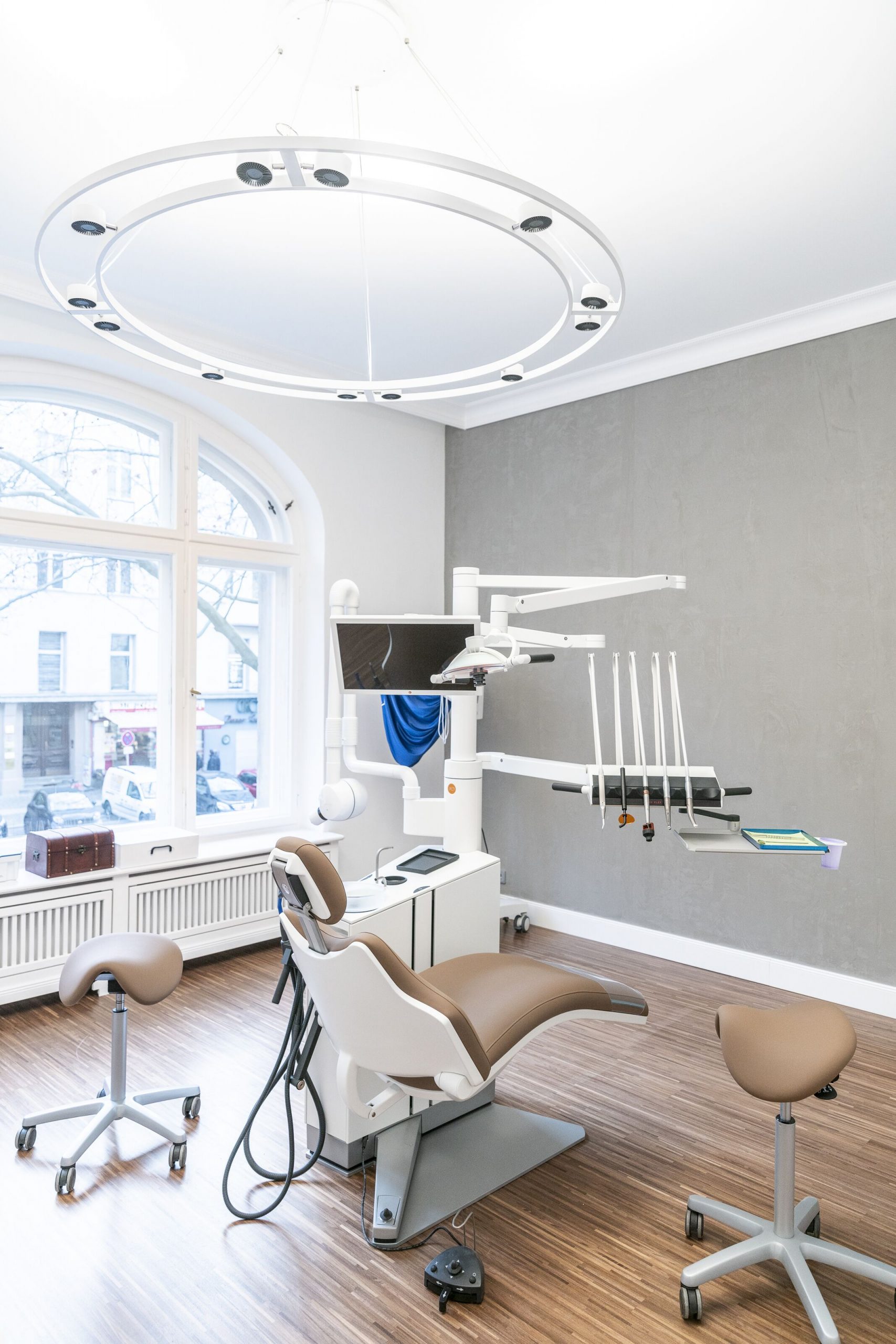 04 Braunes Behandlungszimmer