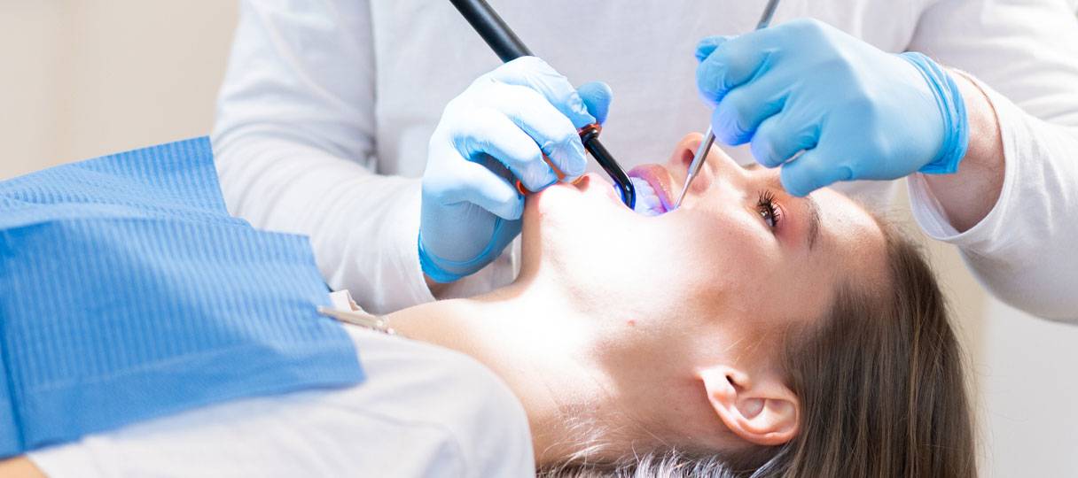 Patient wird unter Sedierung behandelt